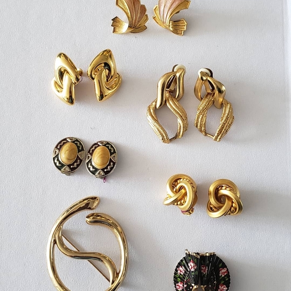 Vintage Square Gold and Silver Tone Clip ons - Picture 6 of 6